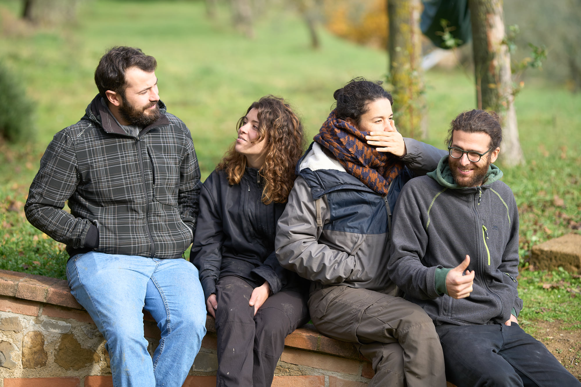 da sx Marco Gottardello, Luisa Perez, Ariane Mujia e Filippo Ceschi volontari European Solidarity Corps ✅ in residenza presso Comunità di Etica Vivente per il progetto OLIVing PERMACULTURA di COMUNITÀ e AGRICOLTURA RIGENERATIVA.