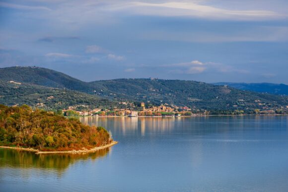 Turismo accessibile: FELCOS Umbria ha pubblicato un avviso riservato a persone con disabilità per la realizzazione di tirocini extracurriculari nel comprensorio del Lago Trasimeno